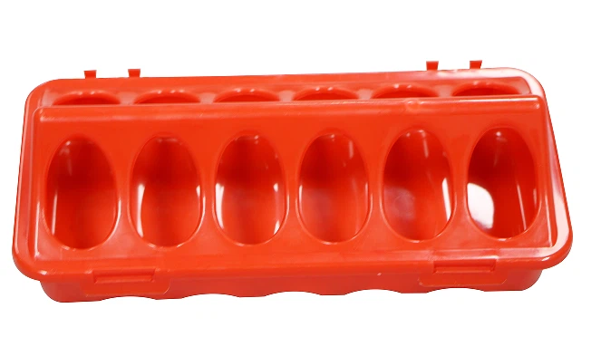 Plastový žľab na kŕmenie kurčiat